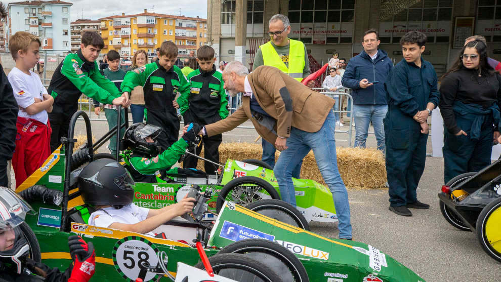 El Consejero de Educación, Formación Profesional y Universidades, Sergio Silva, asiste a la primera prueba en Cantabria de la tercera edición del Circuito de Vehículos Eléctricos y Ecológicos 'Circuito Urbano Greenpower'