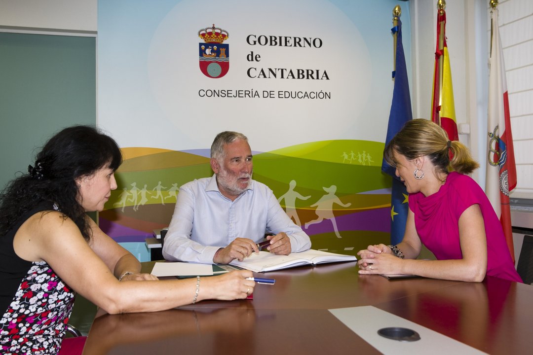 Ramón Ruiz, con Verónica Samperio y Rebeca Lanza