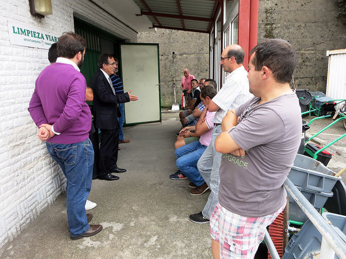 Visita de Cruz Viadero a los Servicios de Limpieza