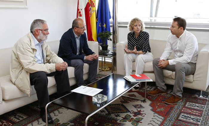 La vicepresidenta, Eva Díaz Tezanos, junto al presidente de la FMC, Dionisio Laguera