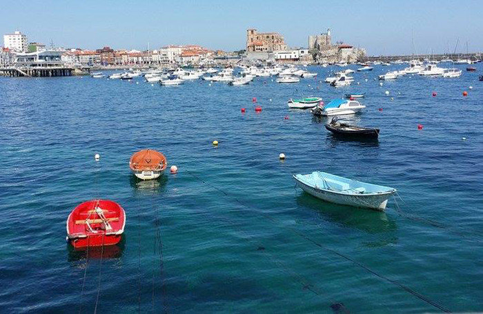 El pescador ha sido localizado en aguas de Castro Urdiales