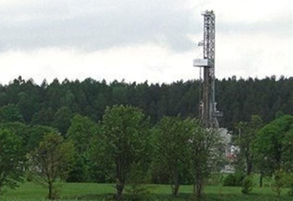 La puesta en marcha de un pozo de fracking requiere entre 7.000 y 10.000 viajes de camiones .