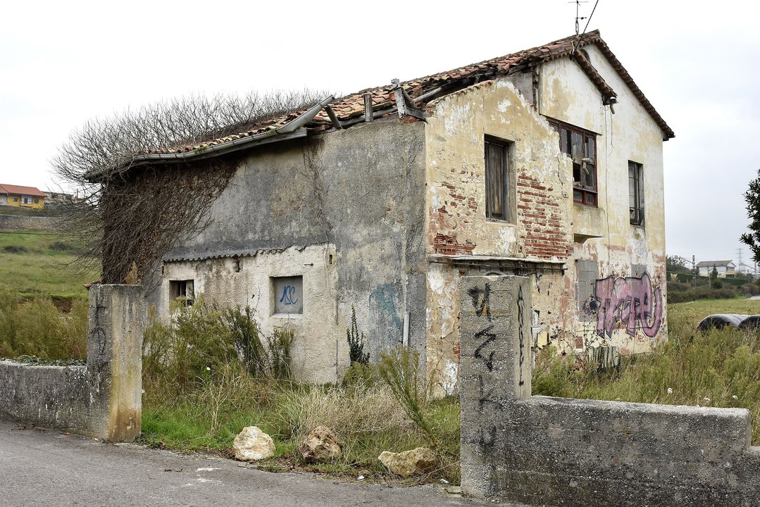 Inmueble en ruina en Camarreal