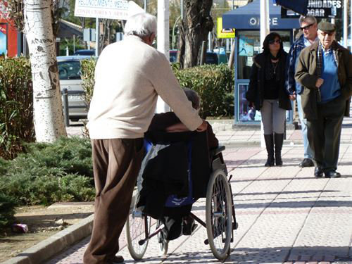 La iniciativa dirigida tanto a usuarios de la teleasistencia domiciliaria como al resto de vecinos