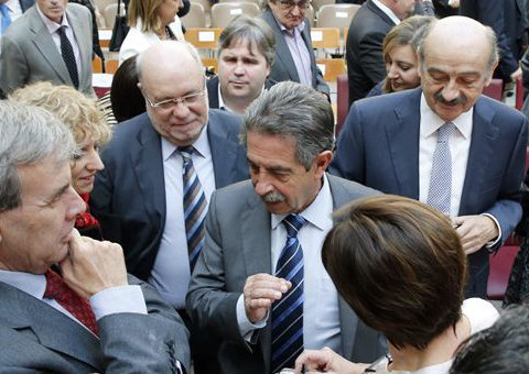 Miguel Ángel Revilla durante el acto celebrado en el Parlamento regional