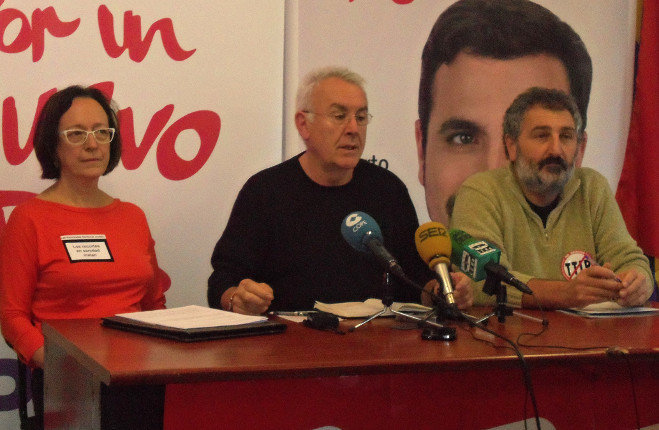 Mercedes Boix, Cayo Lara y Sergio Tamayo, durante la rueda de prensa