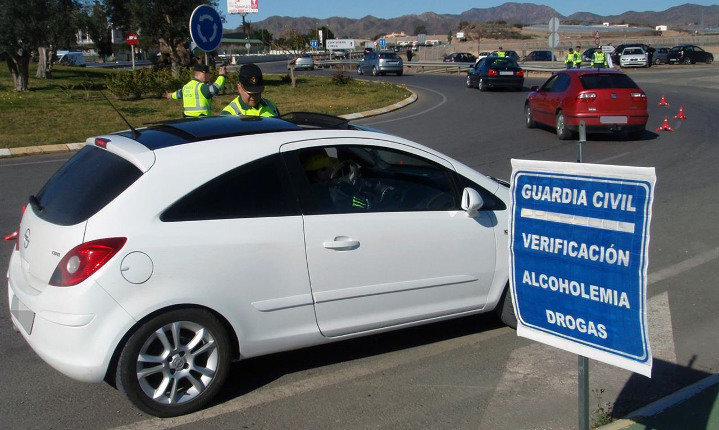 Control de la DGT de alcohol y drogas