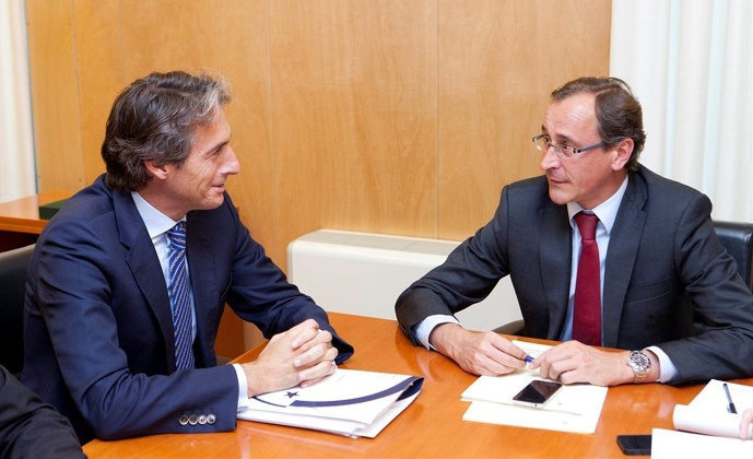 El alcalde de Santander, Iñigo De la Serna, junto con Alfonso Alondo