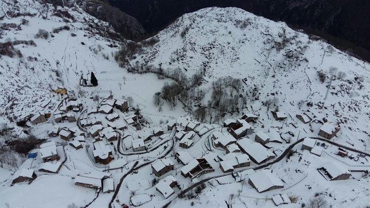 Tresviso está completamente cubierto por la nieve