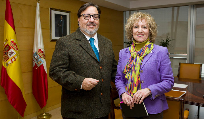 El candidato a rector de la UC, Pablo Coto, y la vicepresidenta regional, Eva Díaz Tezanos