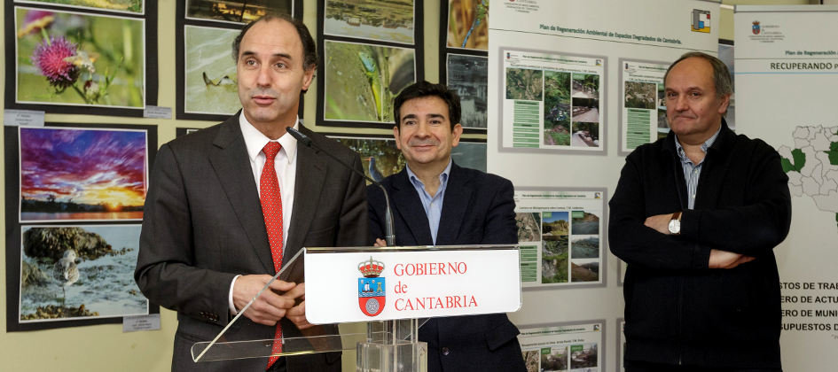 El expresidente del Gobierno, Ignacio Diego, junto al ex alcalde de Astillero, Carlos Cortina, y el exconsejero de Medio Ambiente, Javier Fernández