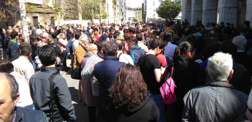 Concentración de los ganaderos frente al Parlamento de Cantabria