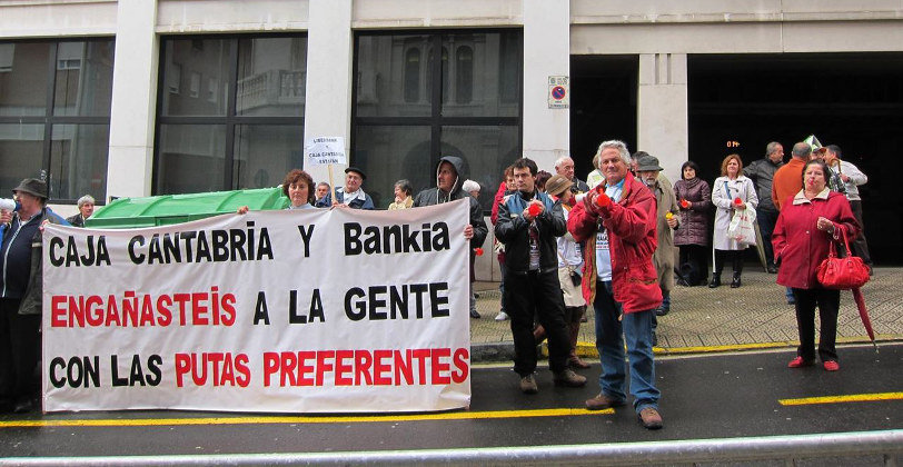 Manifestación de los afectados por las preferentes de Liberbank y Bankia