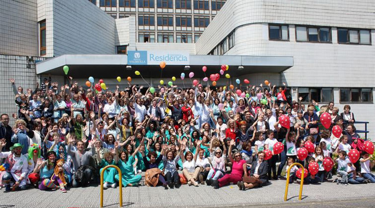 Casi 500 profesionales en activo y jubilados han despedido a la Residencia Cantabria