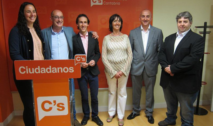 Félix Álvarez, &#39;Felisuco&#39;, junto al equipo de Ciudadanos que se presenta a las elecciones generales del 26J