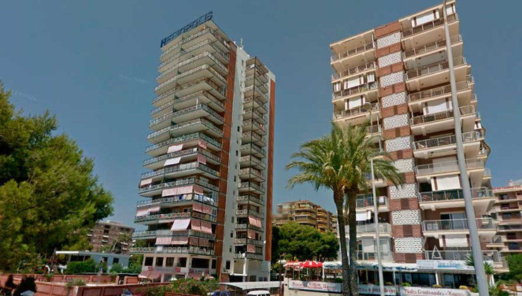 Edificio Heliópolis de Benicàssim de donde cayó la mujer.