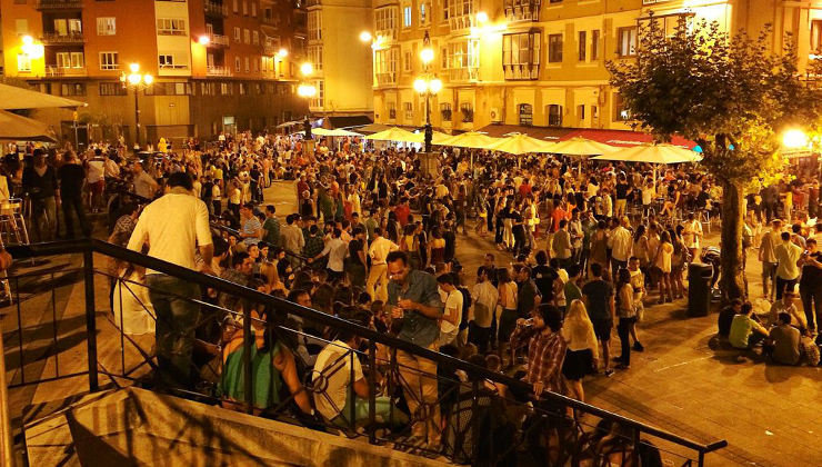 La Policía Local de Santander no tiene muchas noches efectivos suficientes para afrontar el botellón. Foto: El Tomavistas de Santander