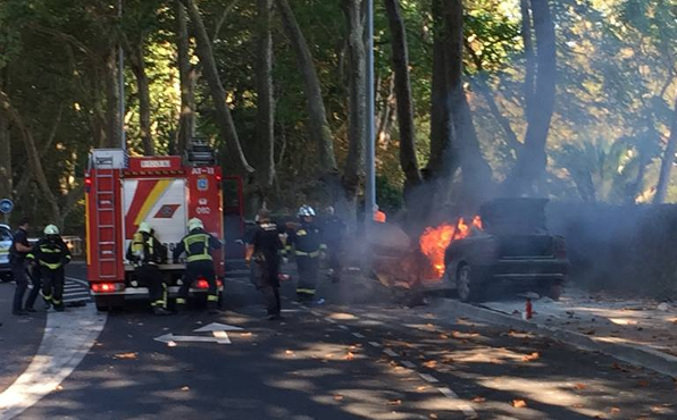 Los bomberos intervienen en el lugar del accidente