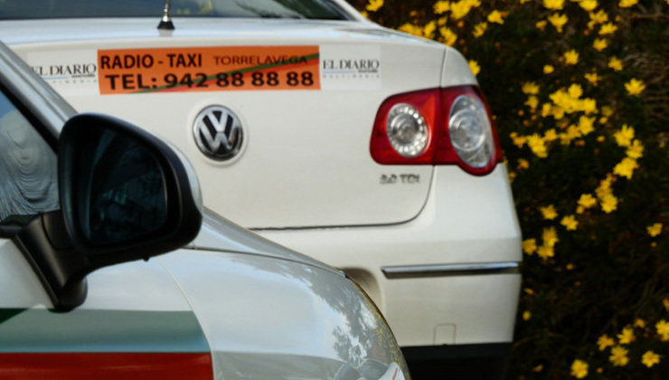 La bajada de bandera pasará de 3,59 a 3,65 euros la diurna y de 3,74 a 3,90 euros la nocturna. Foto: RadioTaxi Torrelavega