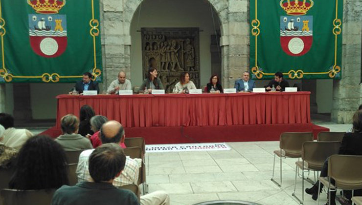 La Alianza Cántabra contra la Pobreza ha celebrado el acto en el Parlamento regional