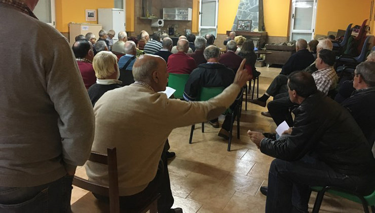 Un momento de la reunión de los afectados por el MUP de Voto