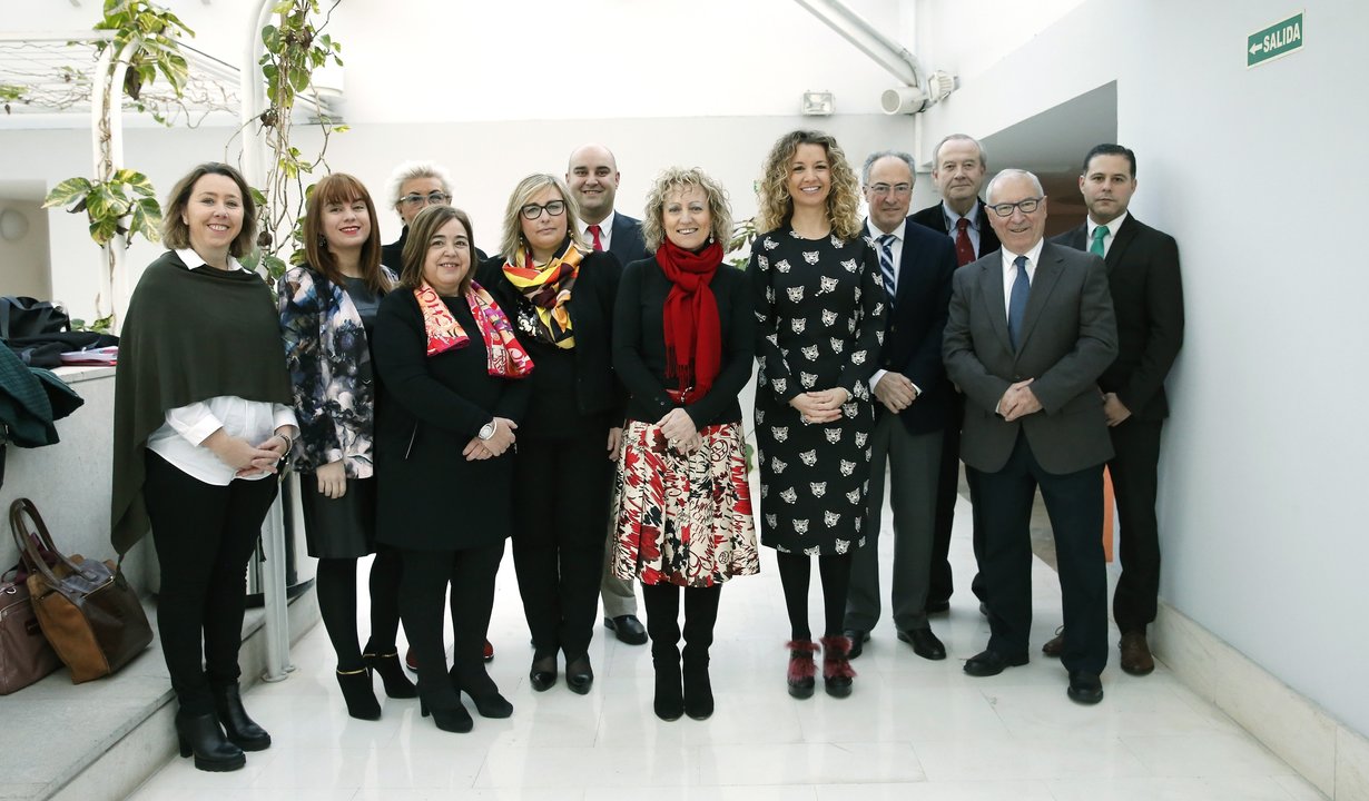 La vicepresidenta comparece en el Parlamento con todo su equipo 