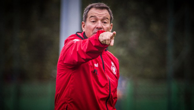 El entrenador del Racing de Santander, Ángel Viadero