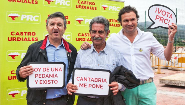 Jesús Gutiérrez (der.), junto a Miguel Ángel Revilla en un acto del PRC de Castro Urdiales