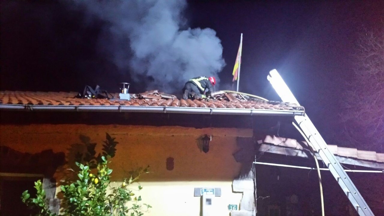 Incendio en una vivienda de Saro