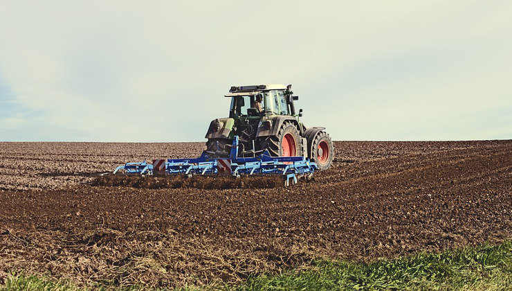 El niño ha muerto atropellado por un tractor. Foto: Pixabay