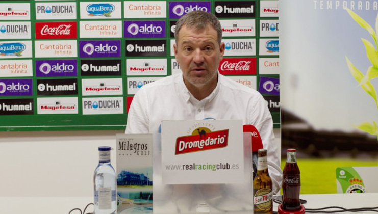 El entrenador del Racing, Ángel Viadero