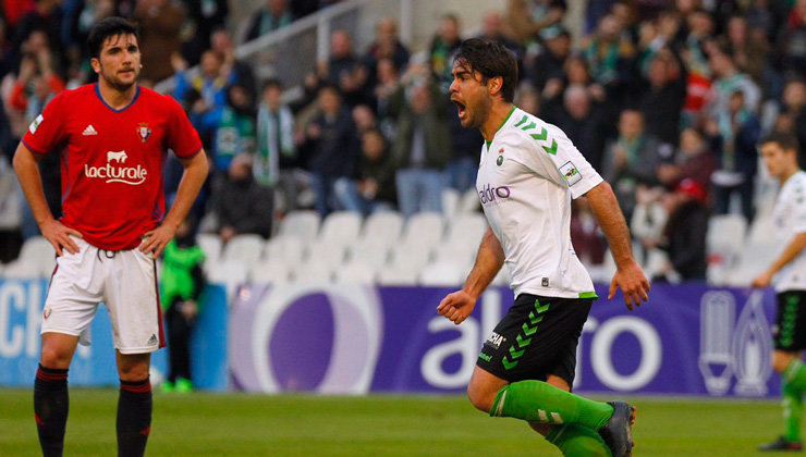 Abdón Prats celebra uno de sus goles