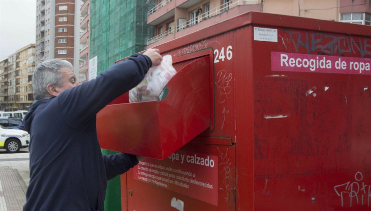 La recogida de ropa usada en Camargo ha aumentado respecto a los últimos años