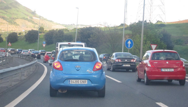 Las carreteras de Cantabria registran hasta 12 kilómetros de atascos | Foto: Archivo