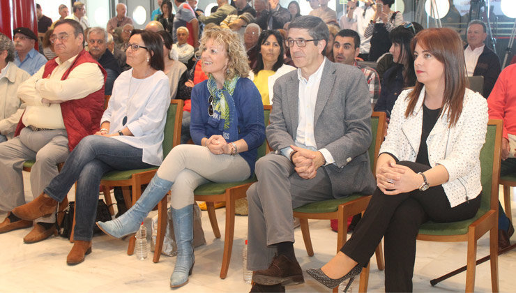 El candidato socialista, Patxi López, durante el acto en Santander