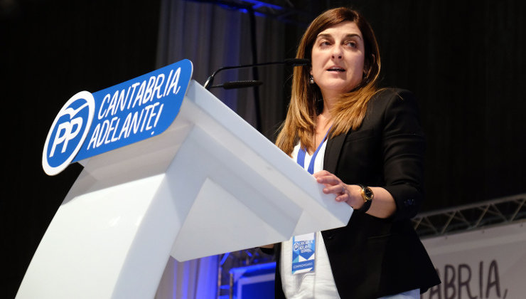 La presidenta del PP de Cantabria, María José Sáenz de Buruaga, durante el Congreso