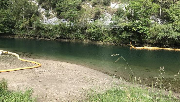 Las barreras de contención del río Deva ya se han retirado