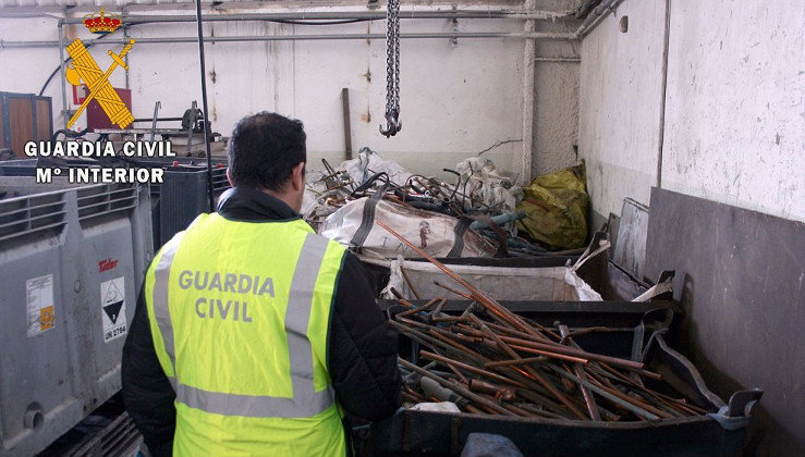 La banda robaba maquinaria industrial, herramientas, cable, ordenadores y dinero en las naves