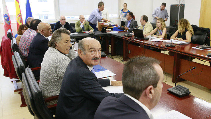 El consejero de Obras Públicas y Vivienda, José María Mazón, durante la reunión del Observatorio de Vivienda de Cantabria