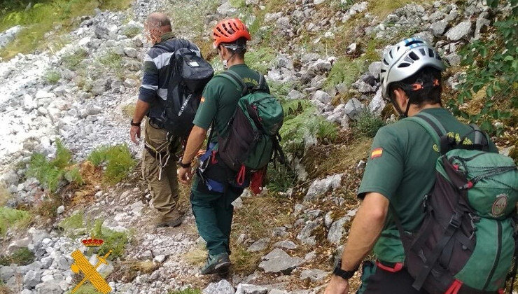 El GREIM rescata a un hombre enriscado en la Hermida y a otro que desapareció en Vega de Pas