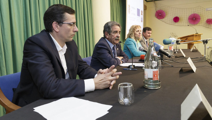 Juan Ramón López Visitación, Miguel Ángel Revilla, Eva Díaz Tezanos y Francisco Fernández Mañanes, durante la inauguración de curso escolar