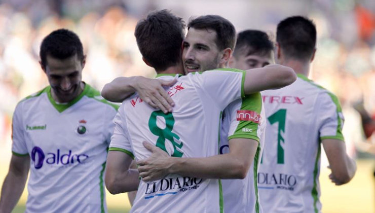 Los jugadores del Racing celebran el gol