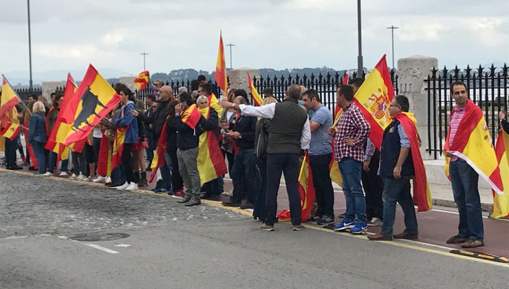 Imagen del exterior del mitin de Pablo Iglesias en Santander