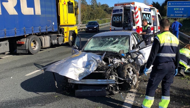 Estado en el que quedó el coche tras el accidente. Foto: 061