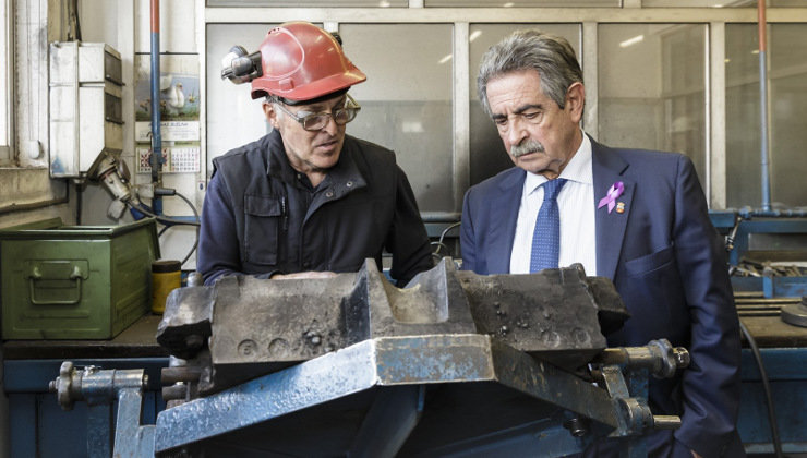 El presidente de Cantabria, Miguel Ángel Revilla, durante su visita a Fundinorte