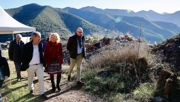 La vicepresidenta, Eva Díaz Tezanos, durante su visita al vertedero de Potes