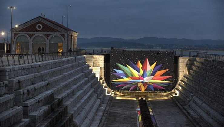 Mural pintado por Okuda en el dique de Gamazo