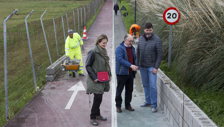 Los miembros del equipo de gobierno de Camargo han visitado las obras del carril bici