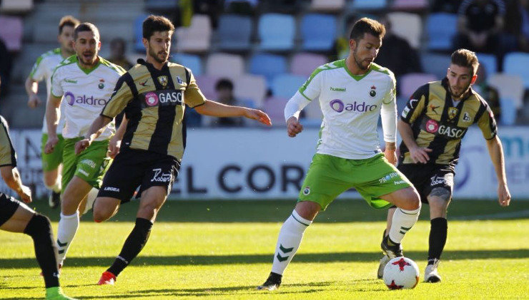 Un instante del partido Barakaldo - Racing