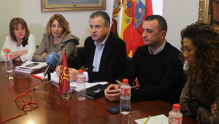 El alcalde de Astillero, Francisco Ortiz, junto a los concejales del PRC. Foto: edc